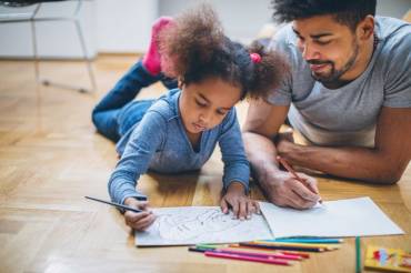 Expert’s Tips to Foster Creative Thinking in Your Kids